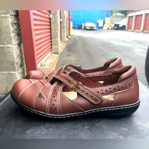 Irrefour Womens Brown Leather Strappy Low Heel Flats Mary Jane Shoes Size 10